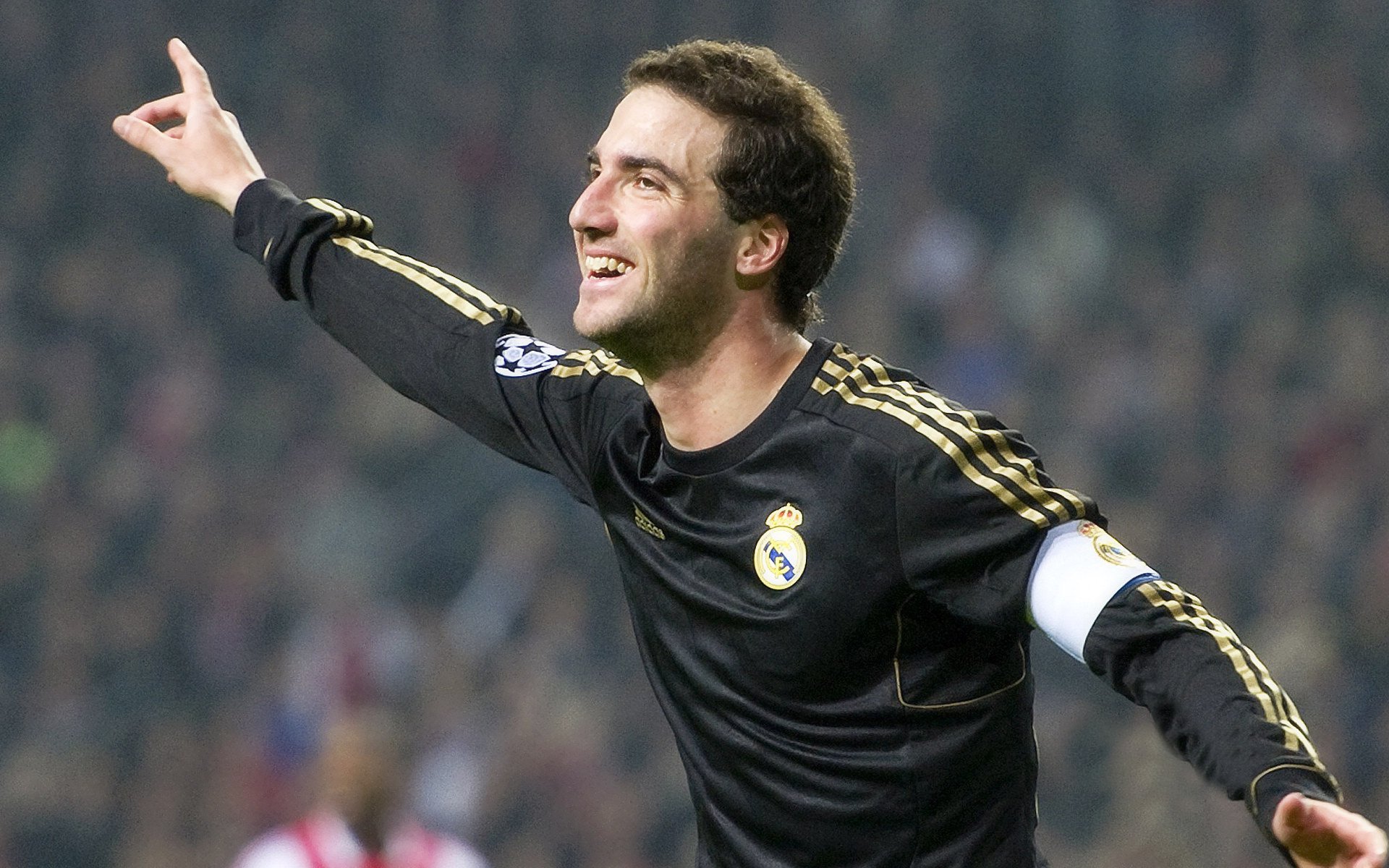 绿茵场上的完胜与羽球场上的传奇，当德国铁血遇上戴资颖的纪录之夜